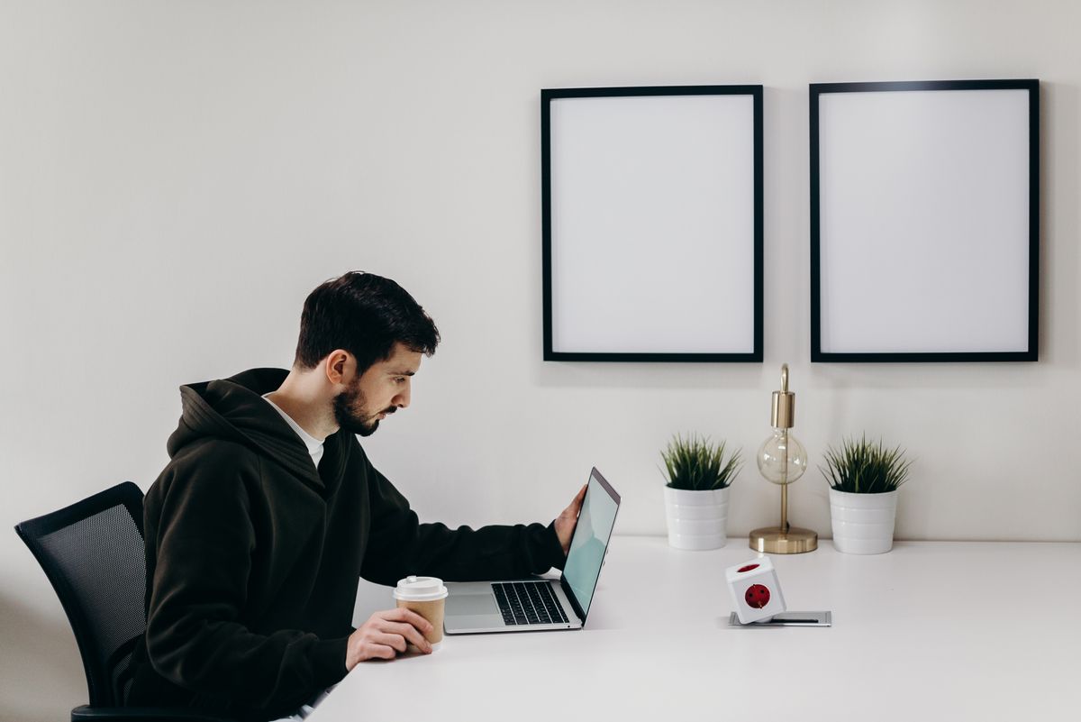 Contacting the AI Software Free editorial team for questions and feedback in 2026